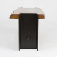 Banca H este un obiect de design care se face remarcat in orice incapere