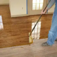 Alege un lac parchet pe baza de apa pentru un lemn cu aspect impecabil