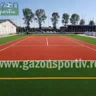 Amenajări terenuri de sport cu gazon artificial