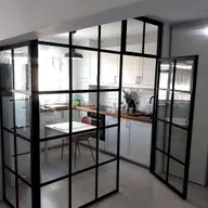 Usi si pereti sticla - solutia ideala pentru spatii luminoase