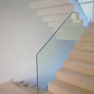 Sfaturi despre cum să întrețineți balustradele de sticlă