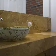 Beneficiile travertinului pentru amenajarea baii - 2 modele de chiuvete din travertin