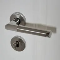 Cum să prelungiți durata de viaţă a mânerelor de uşi? 6 sfaturi practice