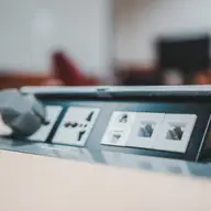 Inovații în designul prizei încastrabile pentru un mobilier estetic și funcțional