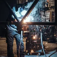 Aparatul de sudură cu sârmă MIG/MAG: Un unstrument esențial în sudură