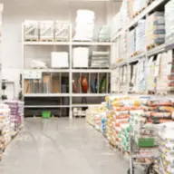Cum se depozitează corect materialele de construcții