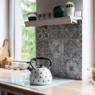 Cum să folosești gresia și faianța pentru a crea un spațiu modern