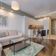 Idei de design pentru un spațiu open space elegant și funcțional