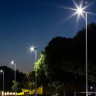 Cine oferă servicii complete pentru iluminatul public în România?
