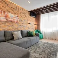 Canapeaua care nu te încurcă: cum alegi corect într-un apartament mic, cu trafic zilnic