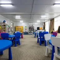 Cum arată o școală cu 6 săli de clasă modulare: ghid de proiectare și costuri