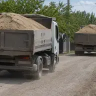 Nu tot nisipul este la fel! Cum alegi nisipul potrivit pentru tencuială, șapă, zidărie sau pavaj