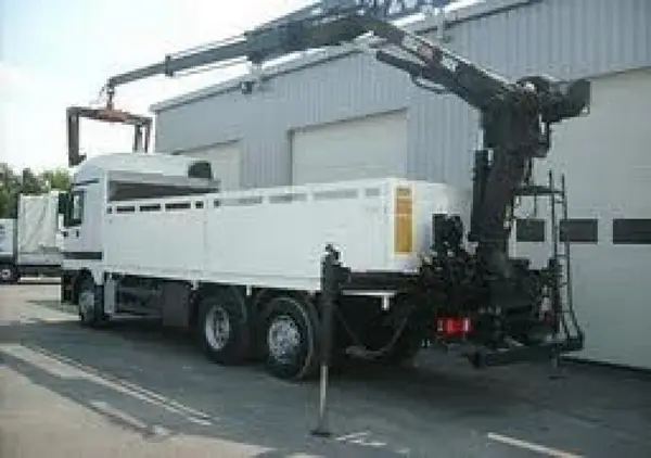 Transport marfa - camion cu hiab