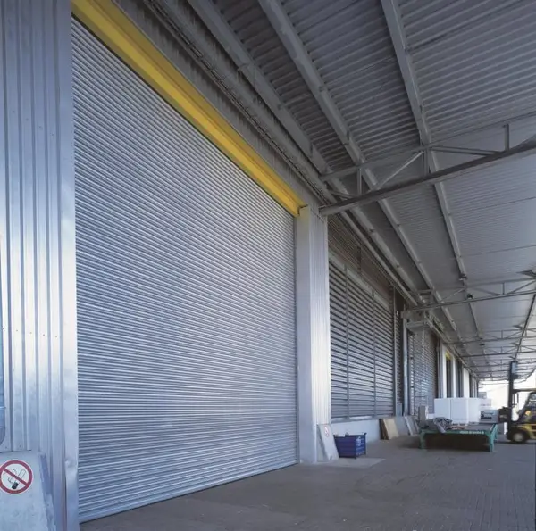 Intretinerea usilor industriale – protectie impotriva efectelor furtunilor