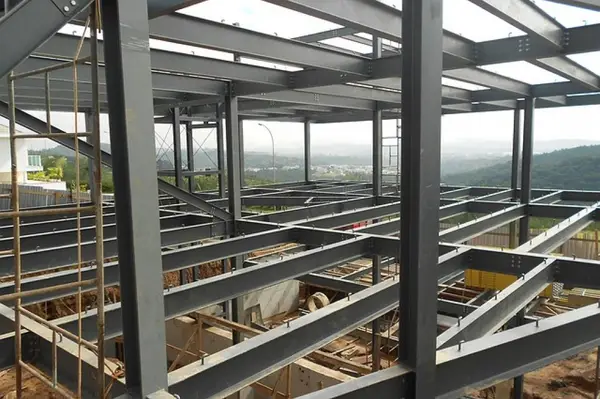 Otelul este unul dintre cele mai performante materiale utilizate in constructii