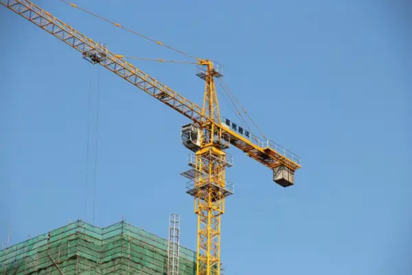 Pentru proiecte de constructii realizate la termen si eficient, apeleaza la inchirieri macarale turn