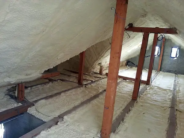 Izolaţiile cu spumă poliuretanică fac diferenţa în construcţii