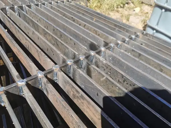 Gratare metalice pentru protectie la trafic greu