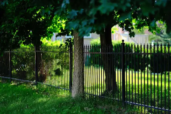 Construirea unui gard: elemente necesare și etape