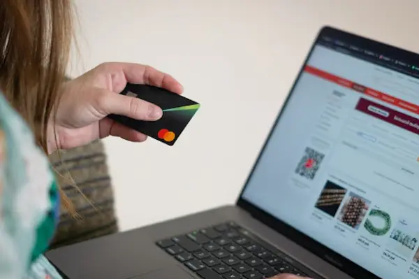 9 avantaje pe care le ai când faci cumpărături online