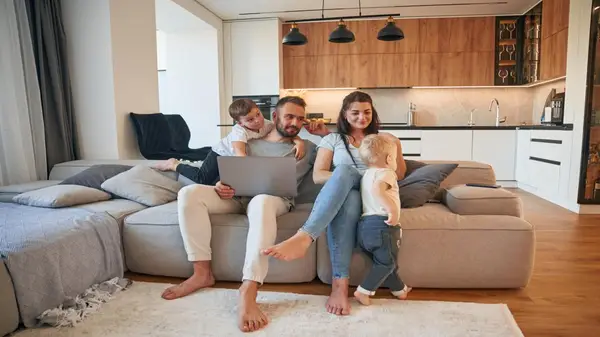 Design modern pentru un stil de viață dinamic: când casa ta lucrează odată cu tine