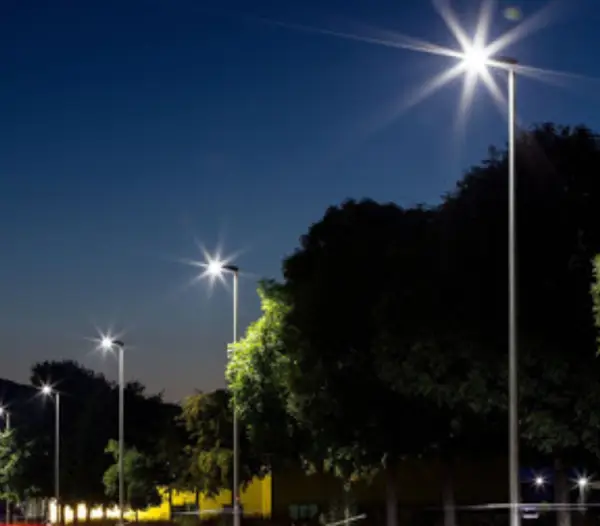 Cine oferă servicii complete pentru iluminatul public în România?