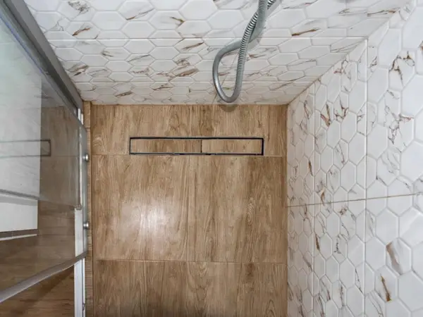 Hidroizolația și panta, două caracteristici importante când îți alegi rigola pentru dușul walk-in
