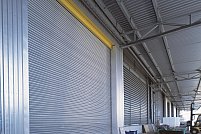 Intretinerea usilor industriale – protectie impotriva efectelor furtunilor