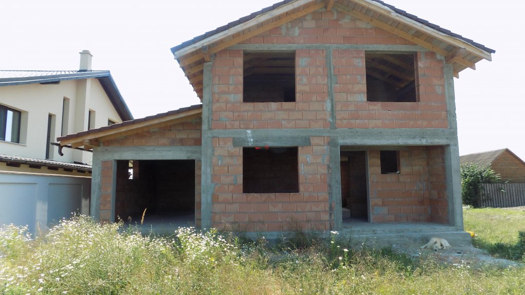 Ce trebuie să iei în calcul înainte de achiziționarea unei case la roșu?
