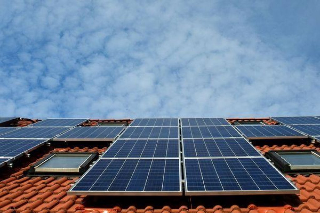 Cea mai buna investitie a anului 2023: panourile fotovoltaice