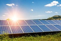 Tranziția către Energia Verde: avantajele instalării panourilor solare pe clădirile comerciale