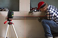 Ai nevoie de o nouă nivelă laser? Află cum să o alegi pe cea mai bună!