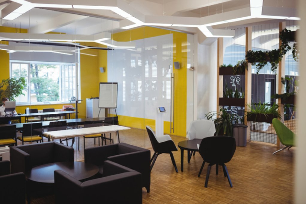 Amenajări birou: idei și sfaturi practice de la designerii de interior