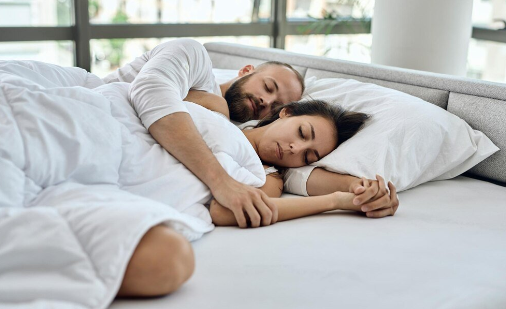 Somn ca într-un hotel de 5 stele - saltele de lux care îți transformă nopțile