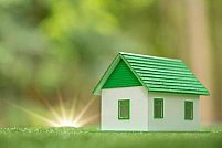 Cum să construiești o casă eco-friendly cu un buget mic: ghidul complet
