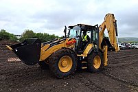 Ai nevoie de nivelare de teren? Iată de ce buldoexcavatorul face diferența în costuri și timp!