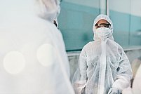 Ce tip de costum de protecție este obligatoriu pentru industria în care activezi: ghid SSM